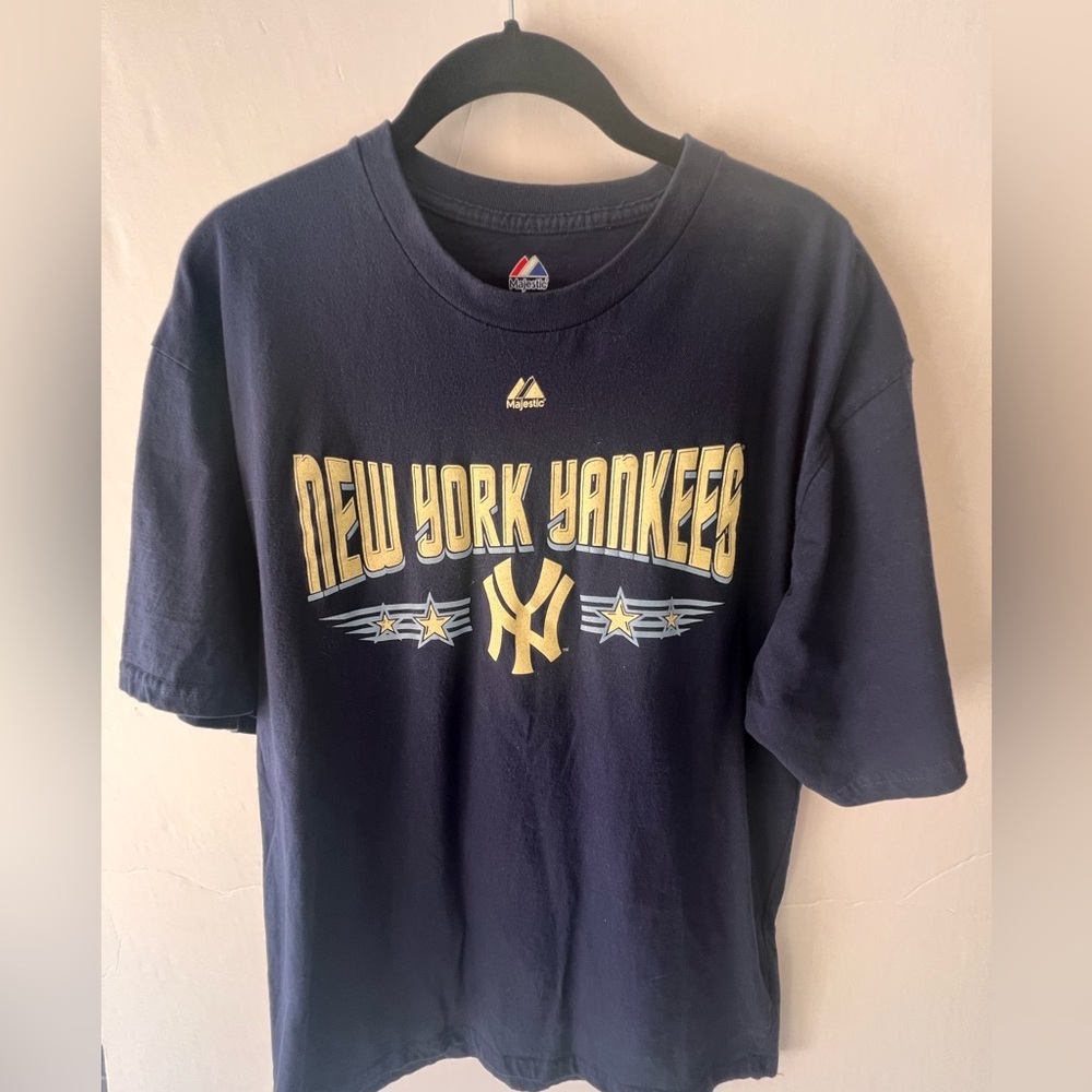 NEW YORK YANKEES NAVY BLUE SHORT SLEEVE MENS SHIRT LARGE  N.Y. WORLD SERIES